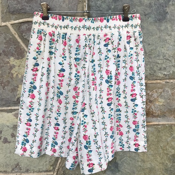 Vintage high waisted floral shorts - Picture 4 of 6